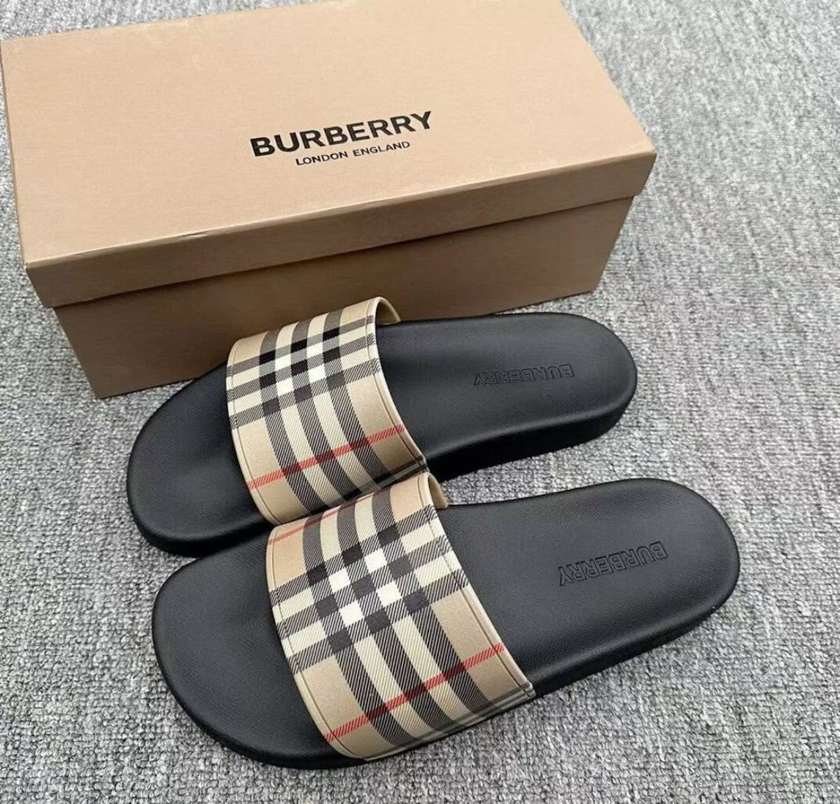 Claquettes Burb&rry !